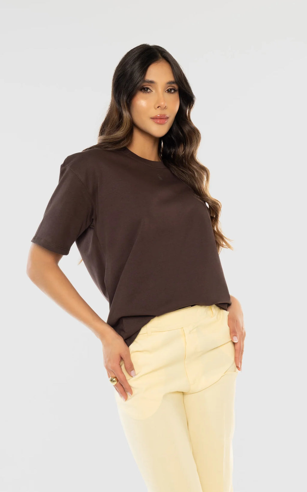 Camiseta Oversized Chocolate Cuello Rib