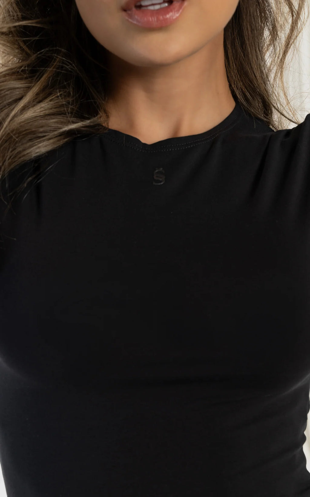 Camiseta Básica Negra Manga Corta
