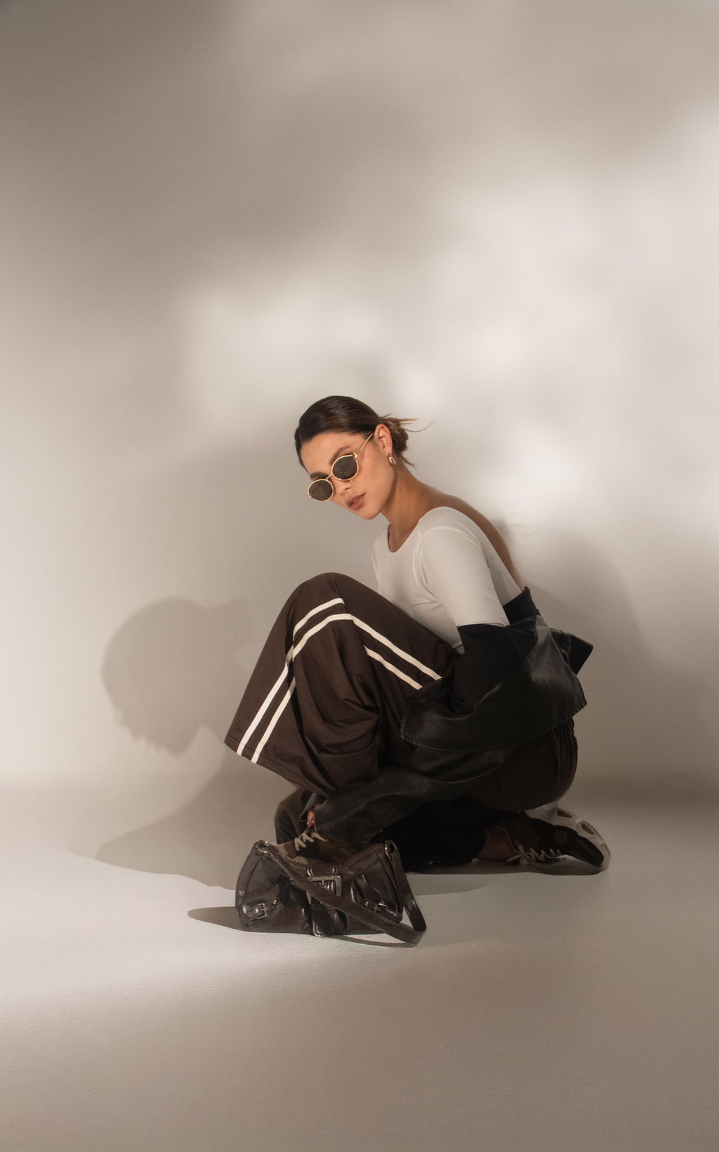 Brown Side-Trim Pants by Navissi