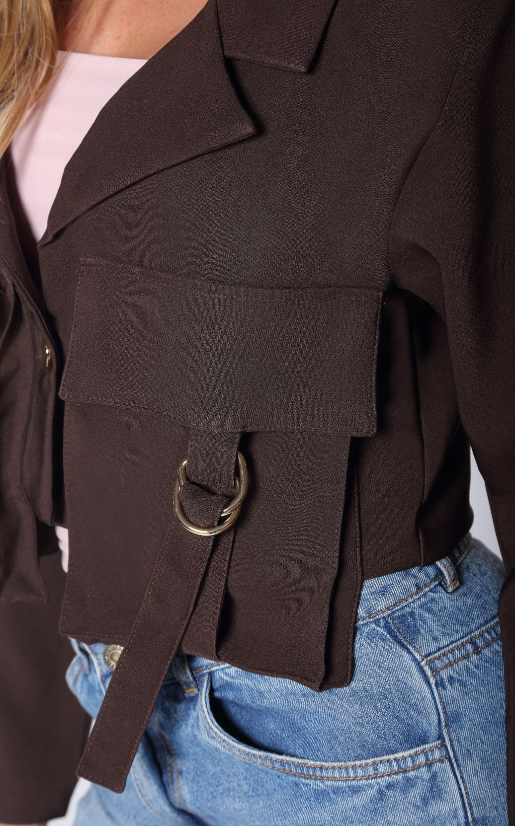 Chaqueta Chocolate con Bolsillos