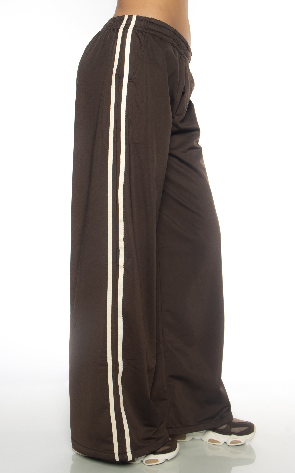 Brown Side-Trim Pants by Navissi