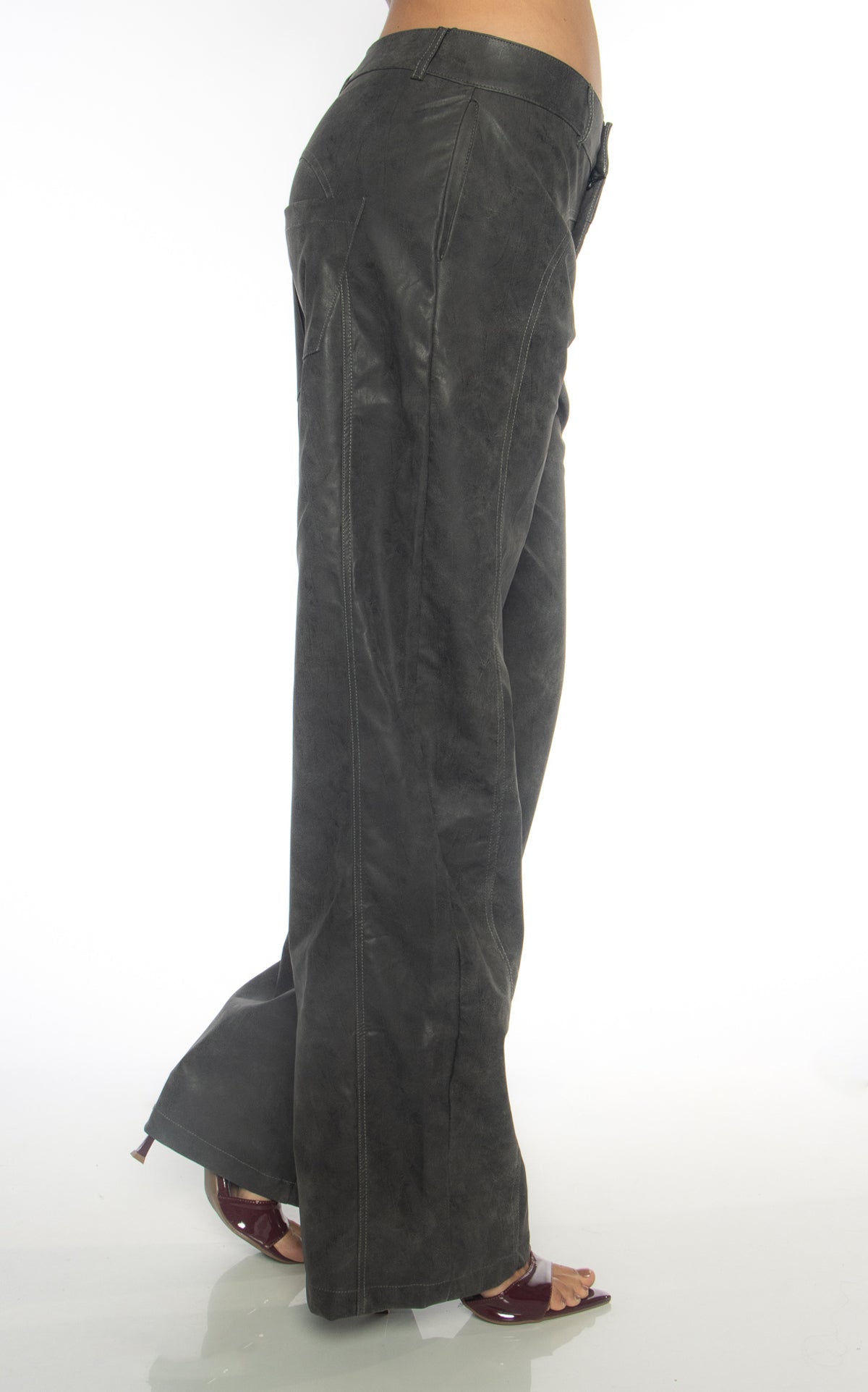 Pantalón Gris Tipo Cuerina