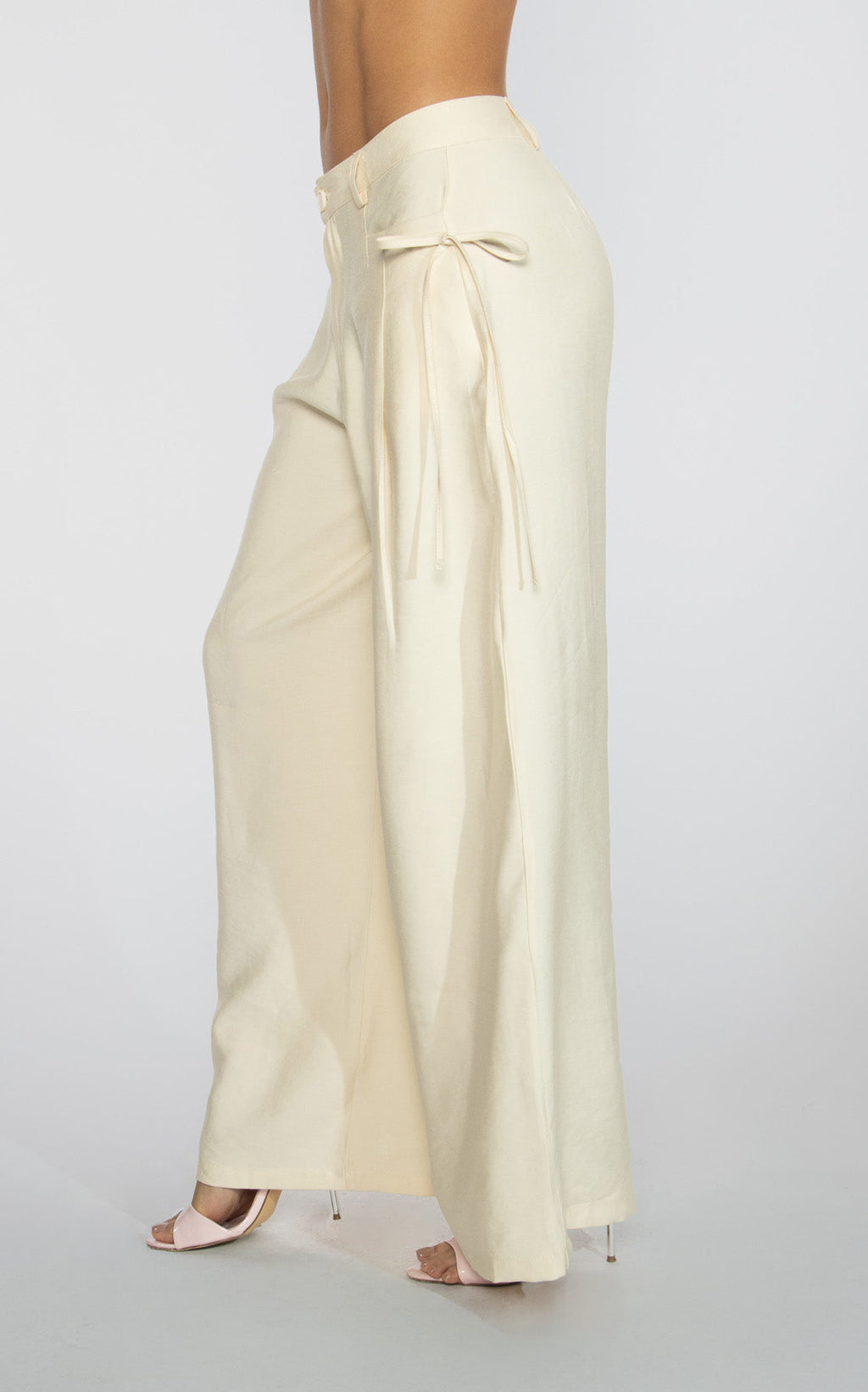 Cream Bow-Detail Pants by Navissi