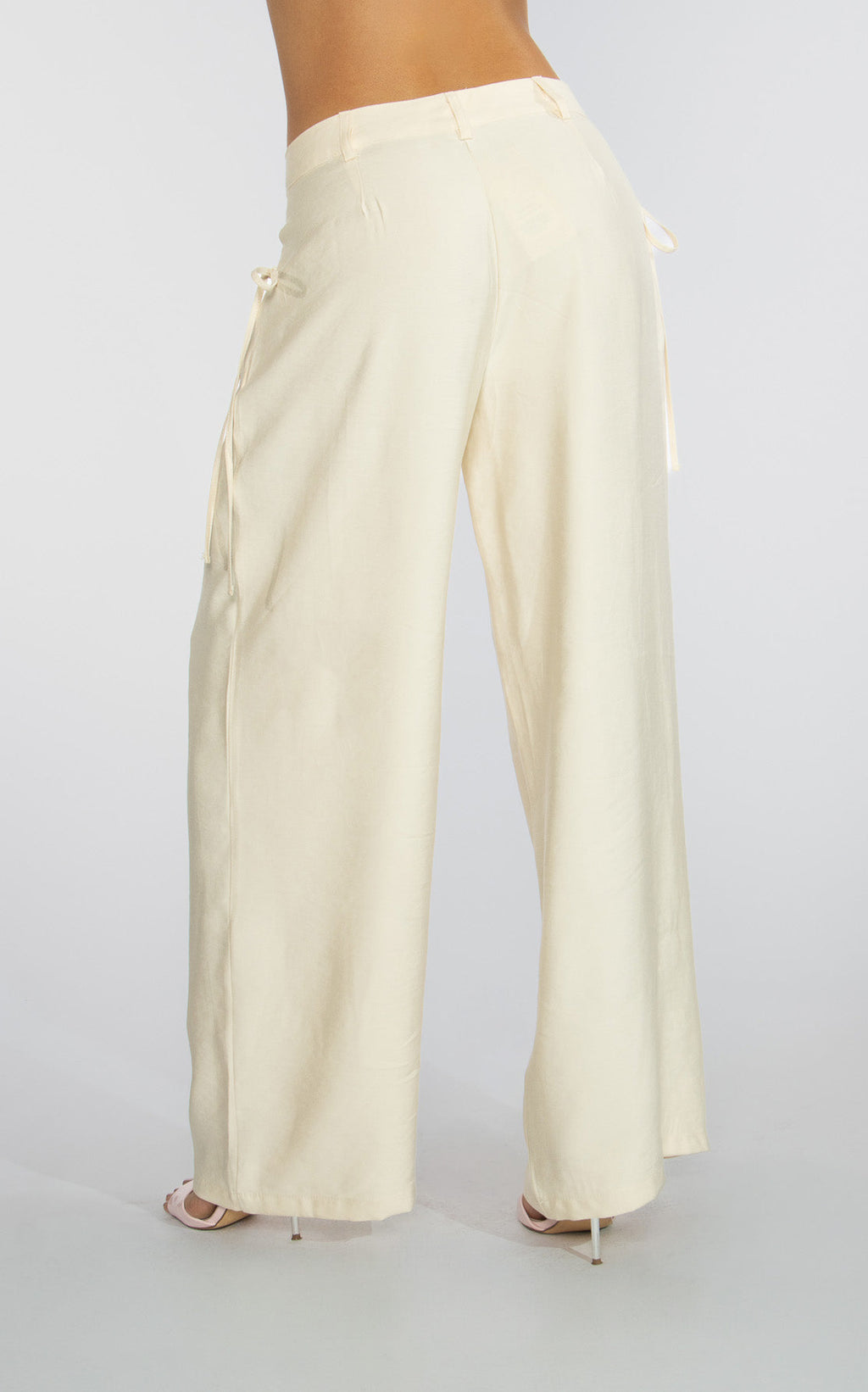 Cream Bow-Detail Pants by Navissi