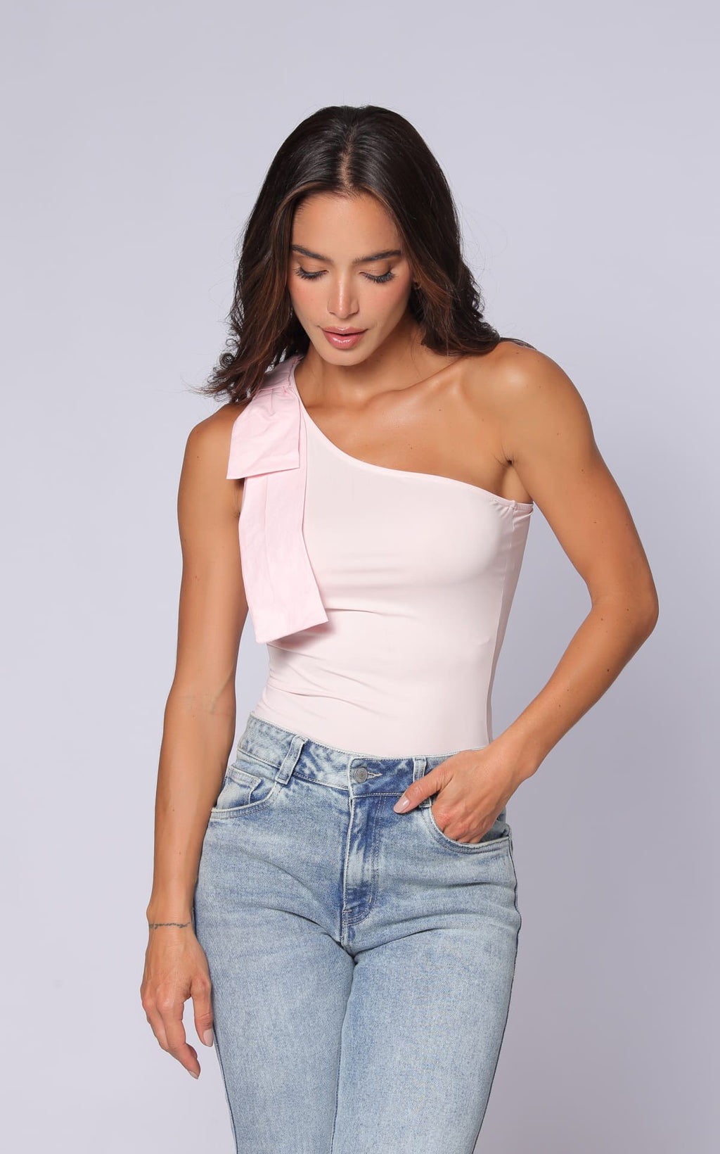 Blusa Rosada Asimétrica Con Moños