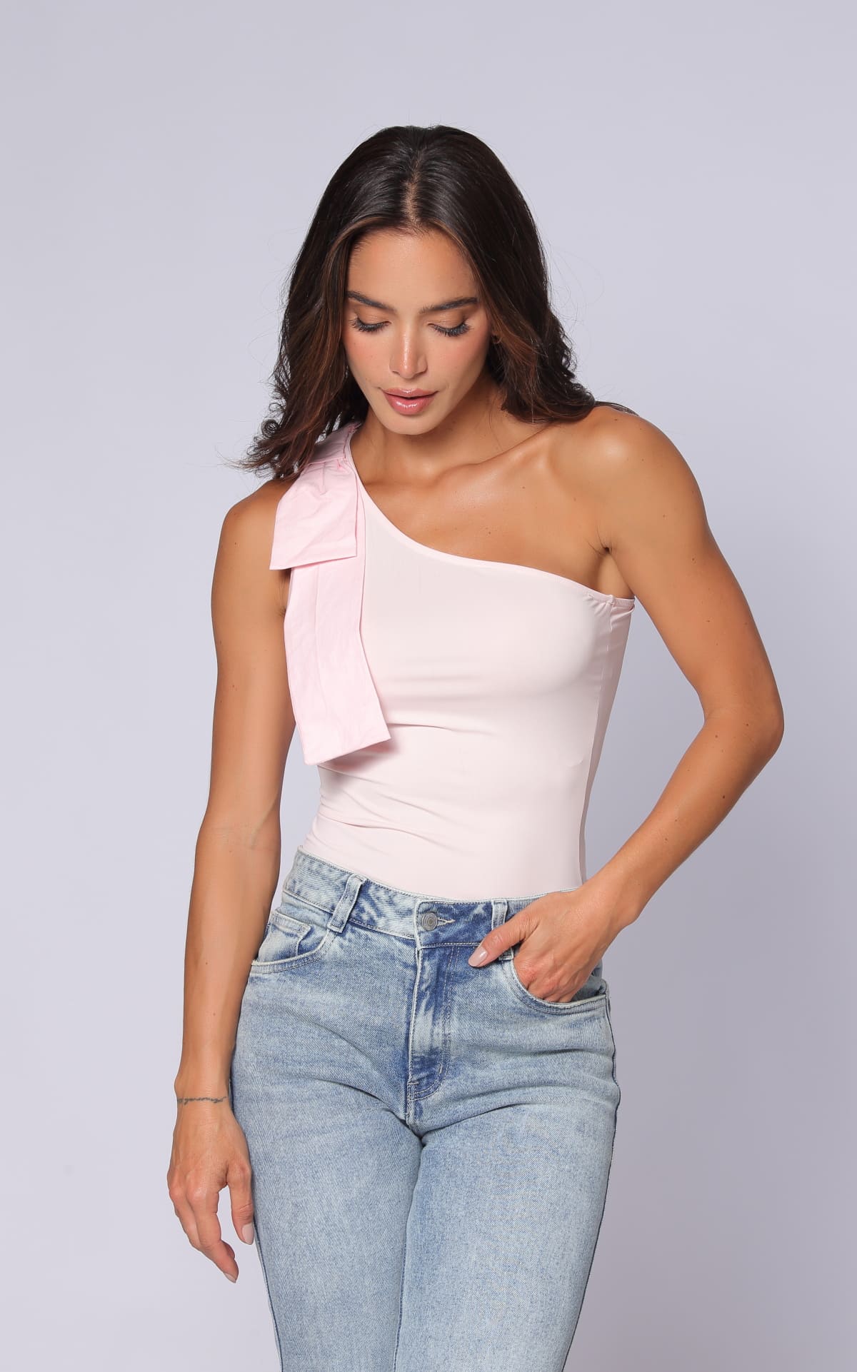 Blusa Rosada Asimétrica Con Moños