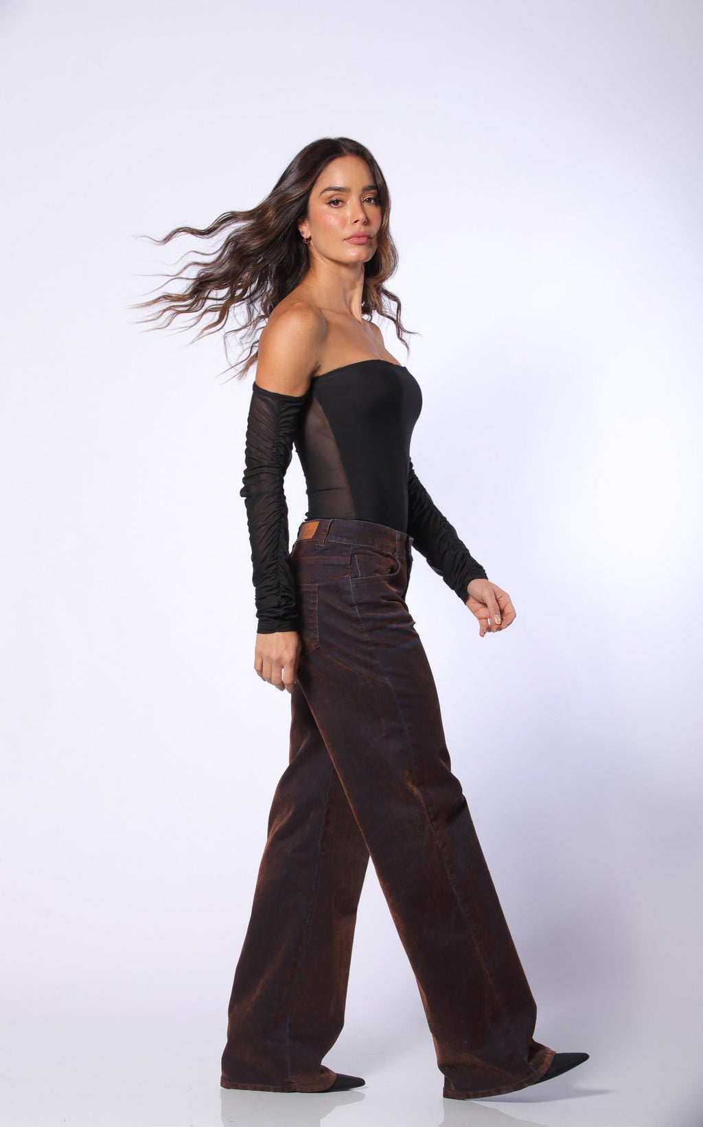 Copper Semi Wide-Leg Wide-Leg Jeans by Navissi