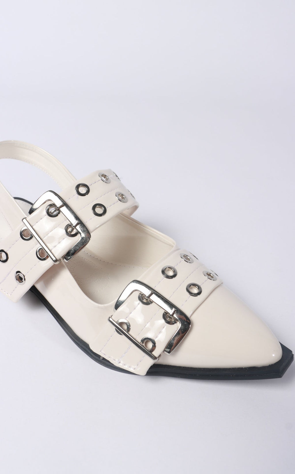 Mules Marfil Puntiagudos Con Correas